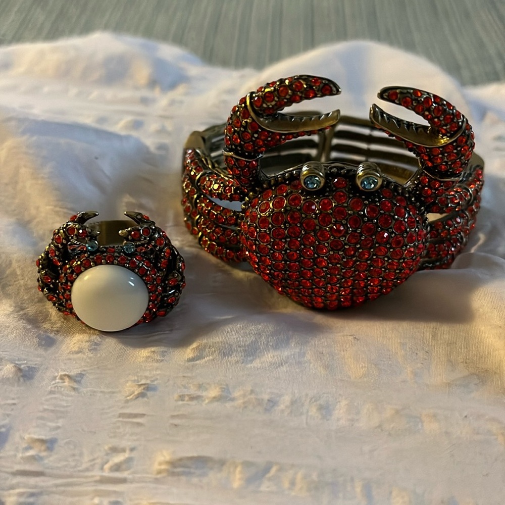 Heidi Daus Queen Crab clasp bracelet with matching ring (approx. sized 7)